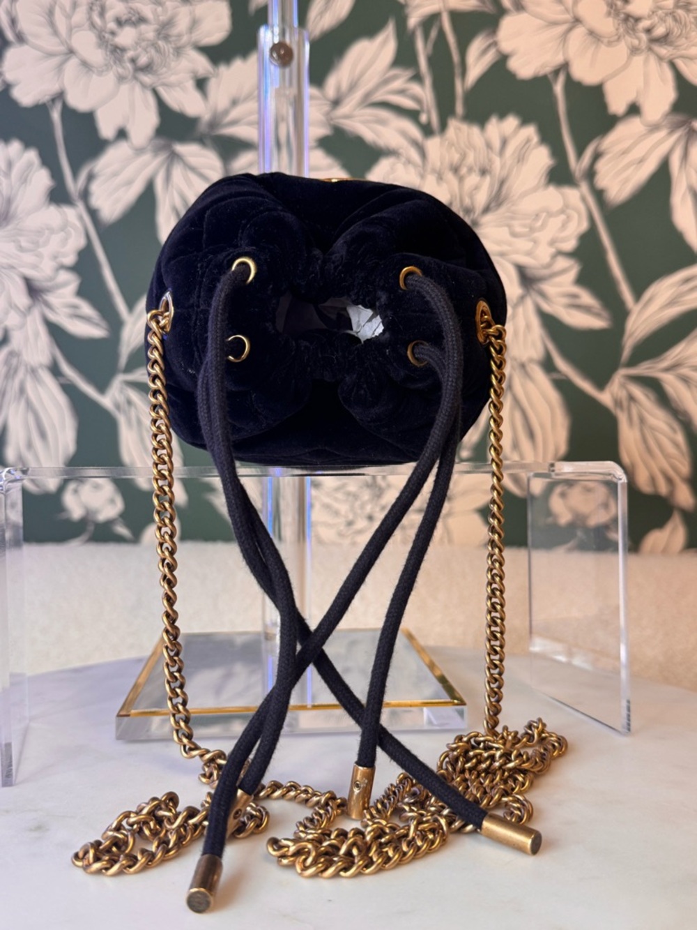 Gucci Black Velvet Mini Drawstring Bucket Bag with Gold Hardware - Picture 3 of 9
